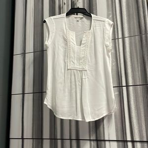 Pale sky off white top| Size XS| New without tag.